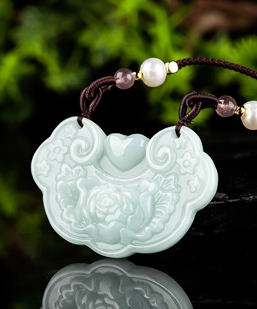 Natural Jade Handcrafted Ruyi Flower Pattern Pendant Necklace