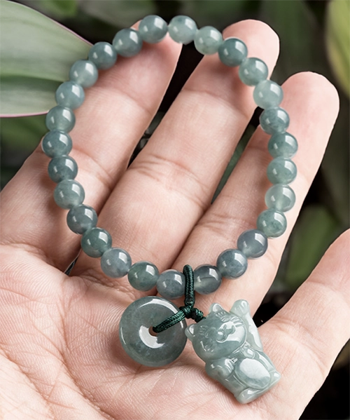 Luck Cat Natural Jade Bead Bracelet